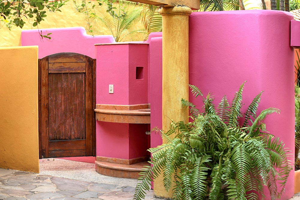 魅力的な中庭とプールを備えた美しいスペイン風エアコン付きアシエンダ - サユリタ