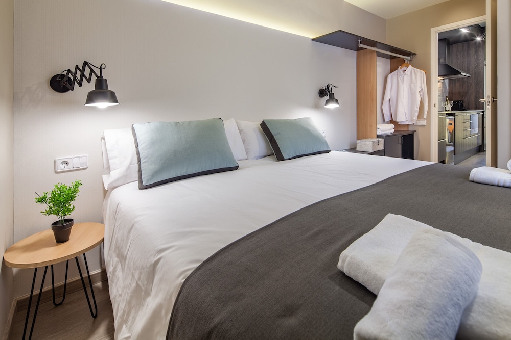 Modern 2 Bedroom Next Sagrada Familia - Cerdanyola del Vallès