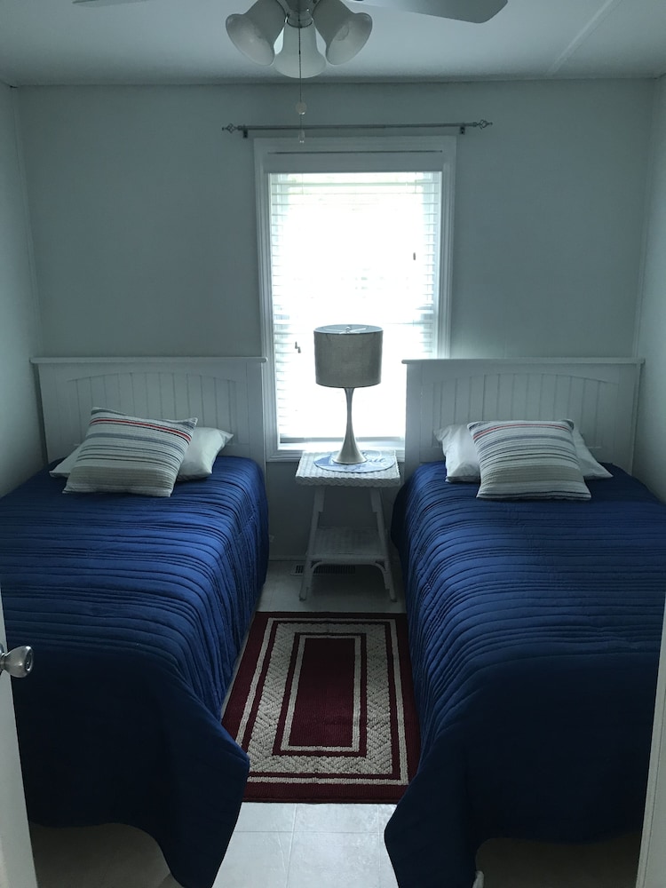 Super Clean, Bright, Close To The Beach With A  Private Location. - York, ME