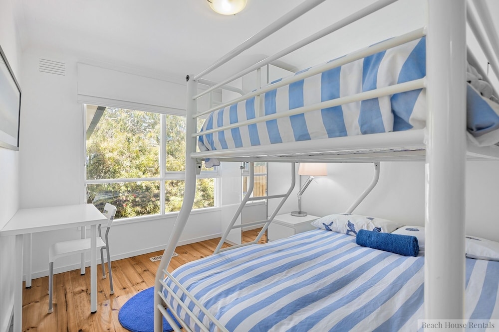 Melbourne Rd Superb Position, Walk To The Heart Of Sorrento - Portsea