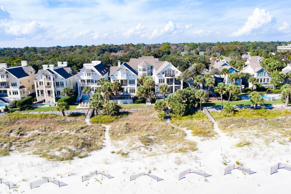 30 Knotts Way- Huge Luxury Home With Pool, Tiki Bar, Private Boardwalk To Beach - South Carolina
