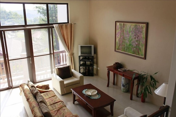 Large L.a. Town House For 16 Persons. $150. 15 Min. From Sm. +63 918 901 0361 - Baguio