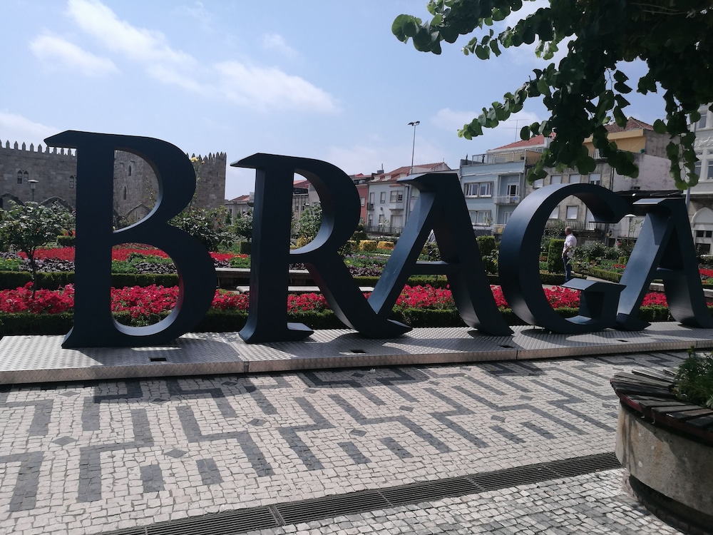 Lucinda`s Casa. Bienvenido - Braga