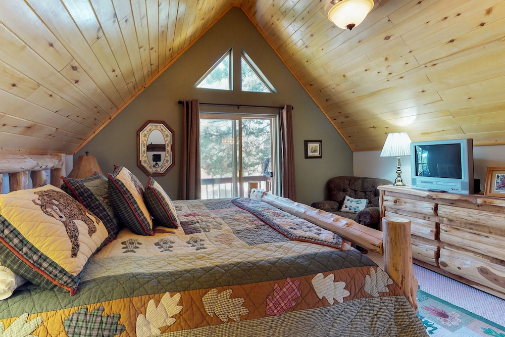 Charming Cabin Close To The Skiing, Biking With A Wrap-around Deck - Angel Fire, NM