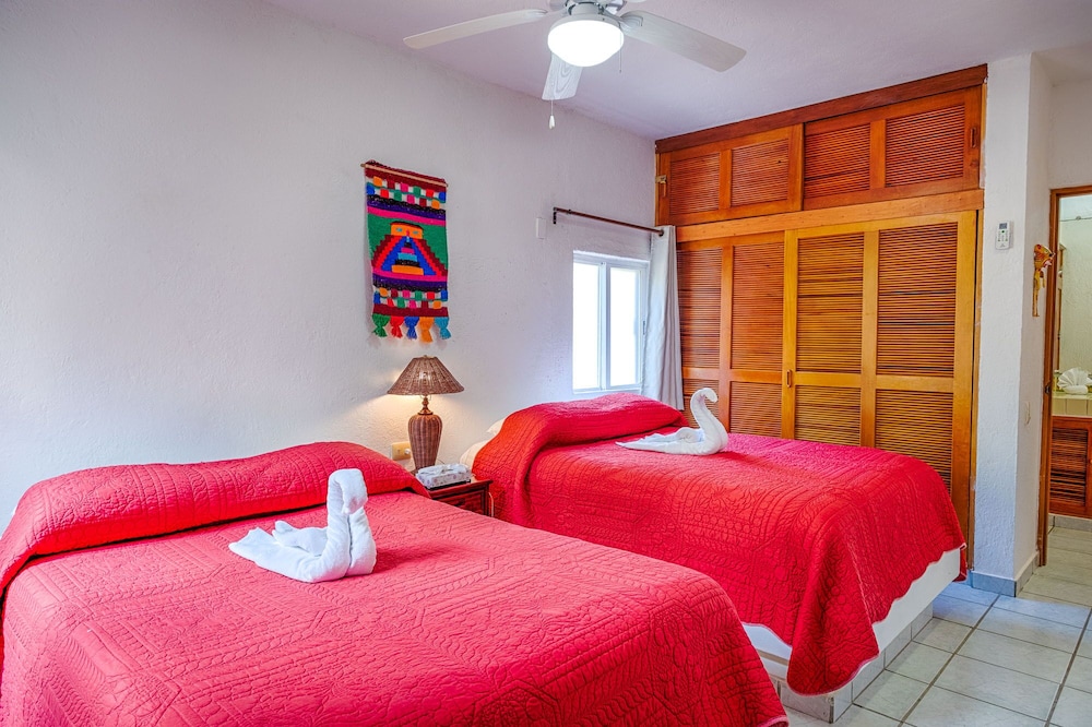 Charming Condo Right On The Beach - Wifi & Ac. Onsite Restaurant And Pool! - Akumal