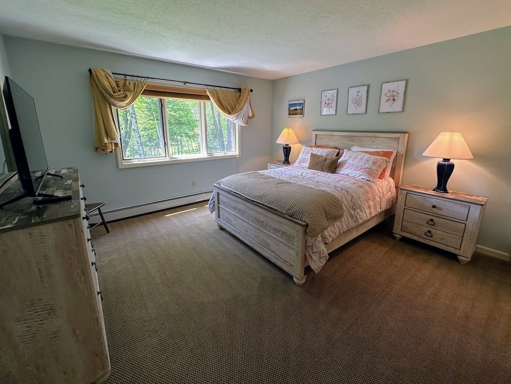 F27 Luxurious Mt Washington Hotel Golf Course Home! Wifi, Cable, Air Conditioning! - Bethlehem, NH
