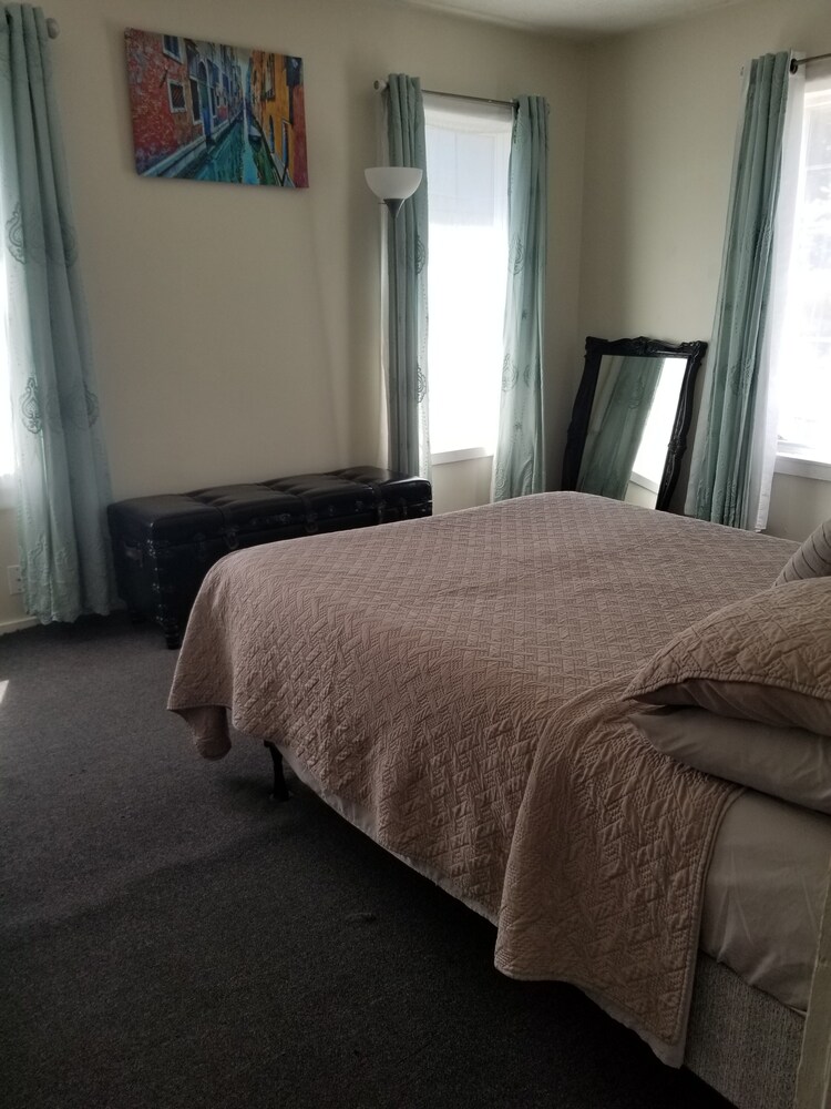 Cozy Urban Retreat In Rochester 7-10 Min To Airport, Uofr, Downtown, Eastman - 希爾頓