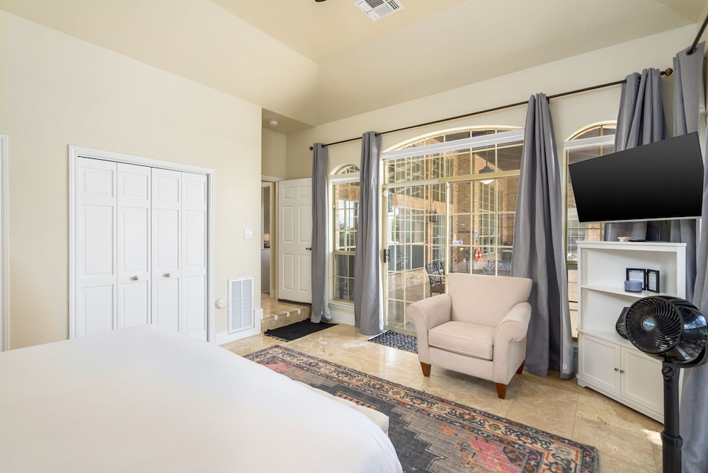 Experience Vista Grande: 4600 Sq. Ft. Of Luxury, Heated Pool, And City Views - Alamo Ranch - San Antonio