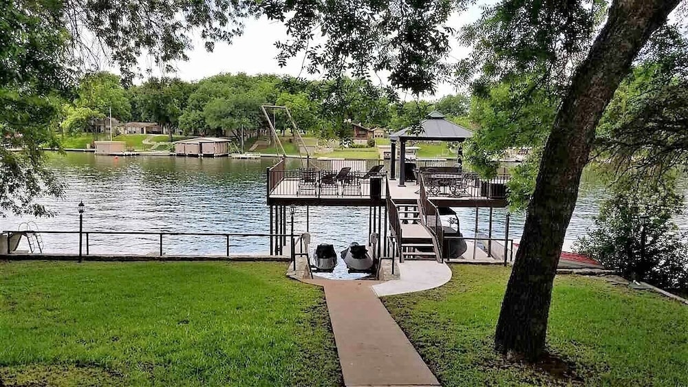 Lbj Open Water Home W/ 2-level Dock & Rope Swing! - Kingsland, TX