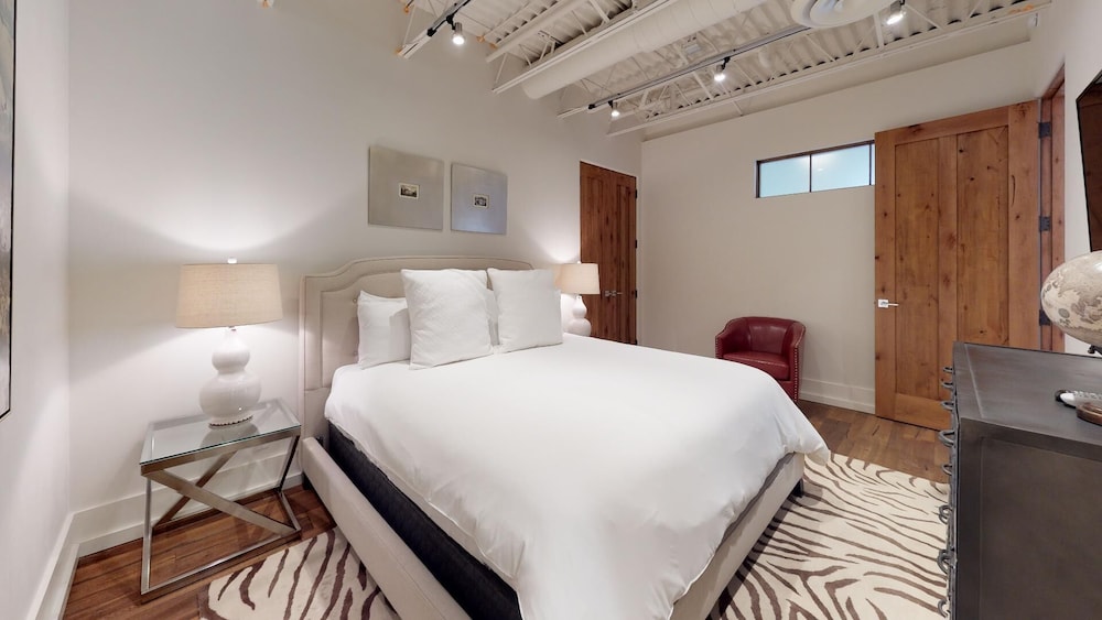 The Lincoln 201, 2 Bed / 2, Bath Luxury Loft Style Condo - Santa Fe, NM