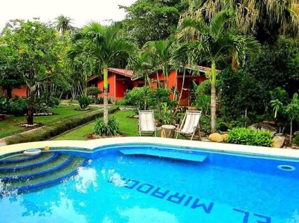 El Mirador Glamping & Apartments & Woodhouse & Swimingpool - Kostaryka