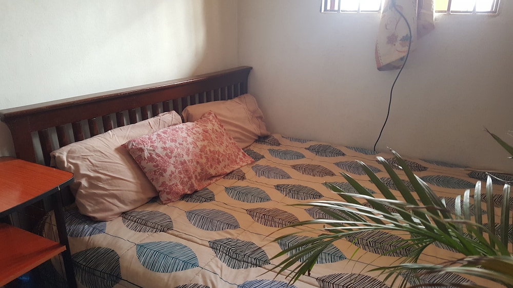 Airy, Comfortable Room 10mins From City Centre. - 캄팔라
