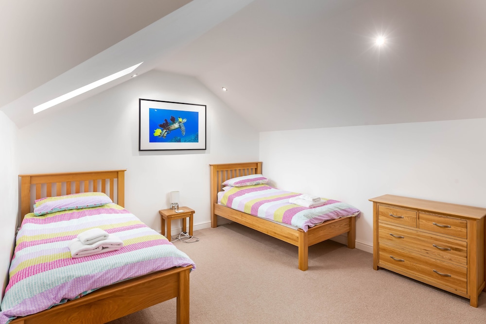 A Contemporary Dog Friendly Home Sleeping 8 By The Beach At Widemouth Bay - Widemouth Bay