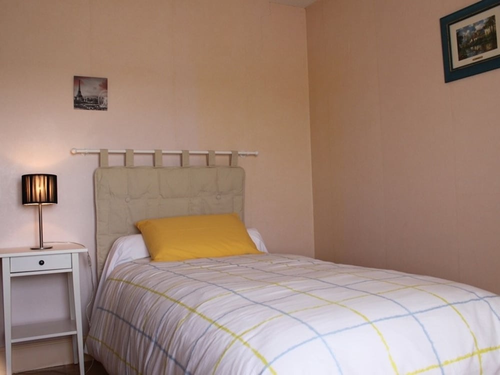 Gite Lerné, 3 Bedrooms, 5 Persons - Loire Valley