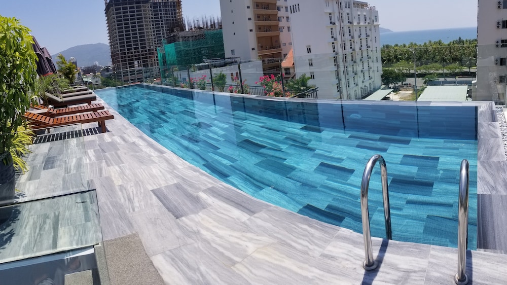 Infinity Pool*garden View*room 45m² - My Khe Beach - Da Nang