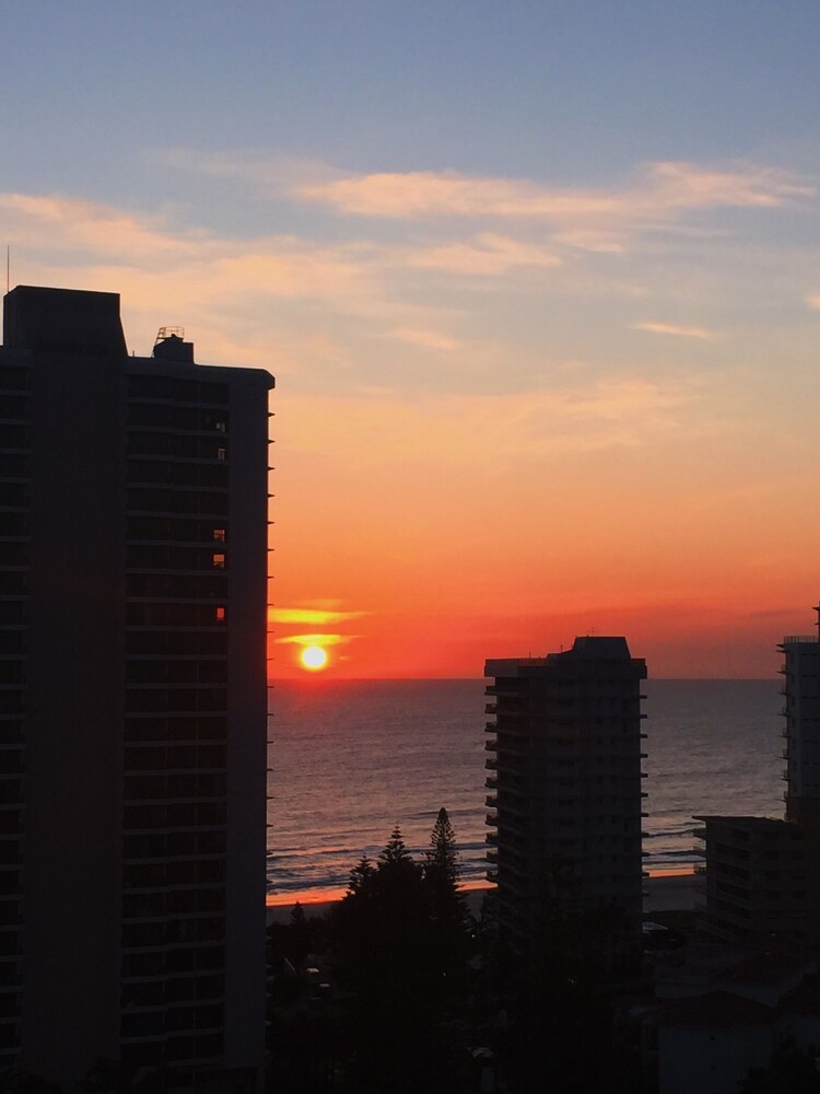 Upmarket Apartment At Beach-180% Views, Sunrise & Sunsets, Dining ,Shops,surfing - 고토시