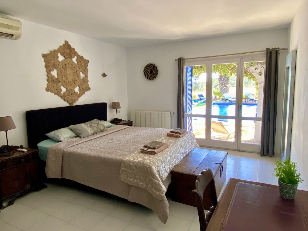 Villa Los Arcos, Costa Brava
Relax, Nature, Tranquility And Views - Sils
