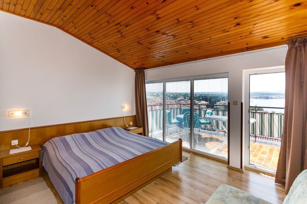 Beautiful Apartment Gordana With Spectacular Sea Views - Malinska
