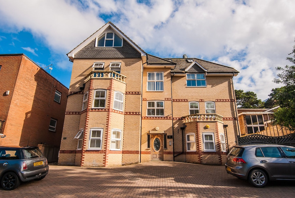 Manor Apartments - Southbourne