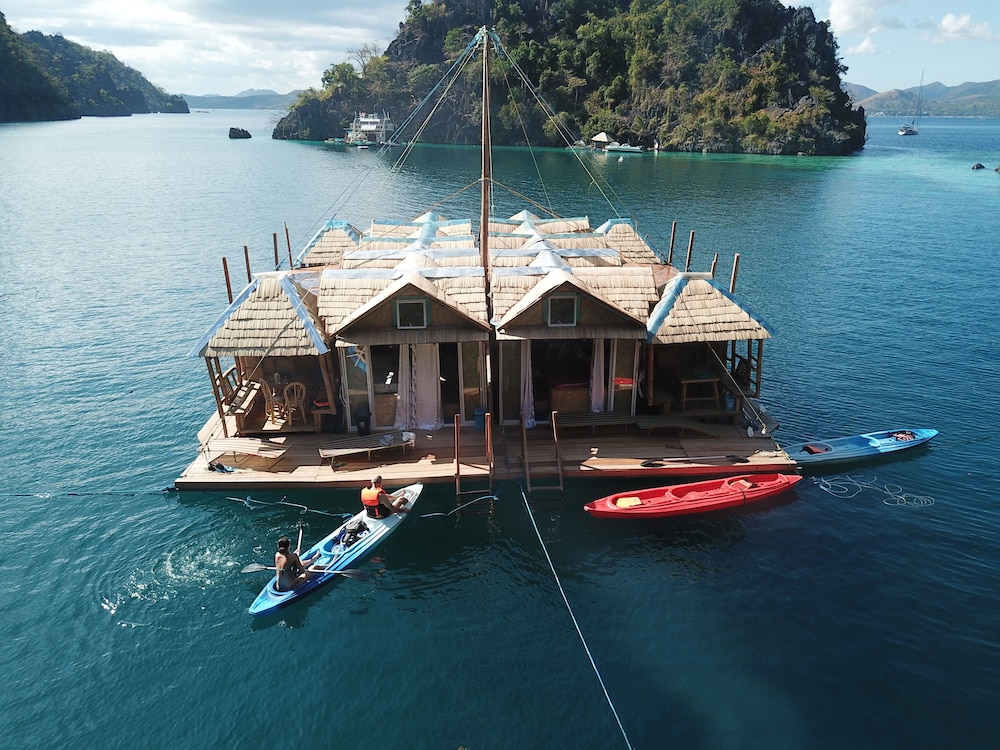 Paolyn Floating House Restaurant - Coron