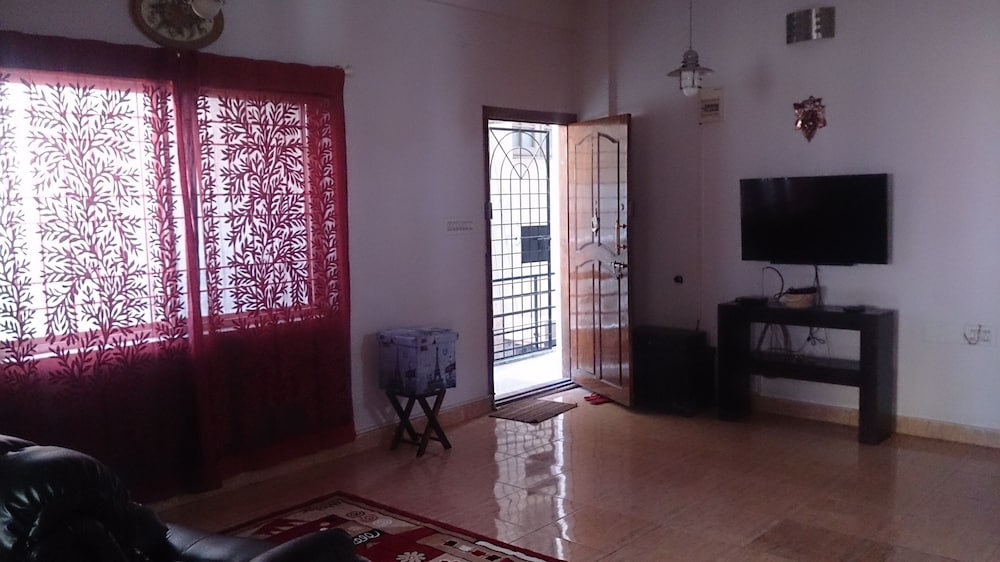Un Acogedor Apartamento De 2 Dormitorios Con Cubierta. - Bangalore