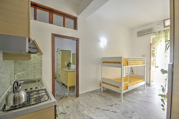 Casa Sabbiolina D: Un Accogliente Appartamento Situato A Breve Distanza Dalla Spiaggia. - Letojanni