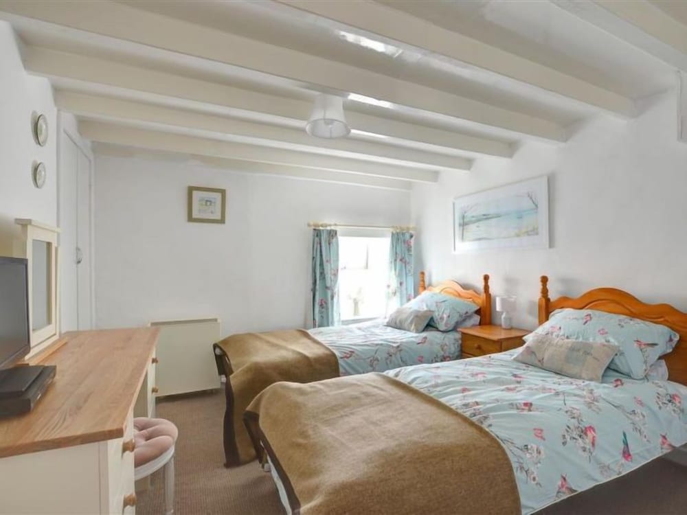 Glandon - Two Bedroom House, Sleeps 5 - Traeth Aberdaron Beach