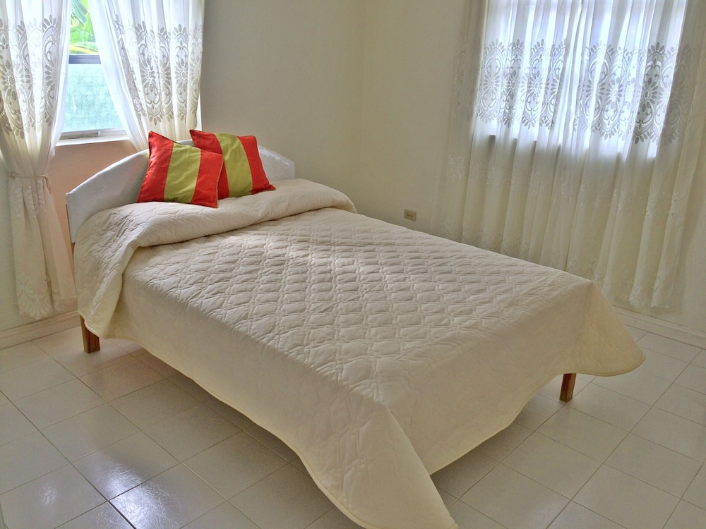 Nurse Manor - Cozy 3 Bedroom House Near To Beach - Bridgetown, Barbados