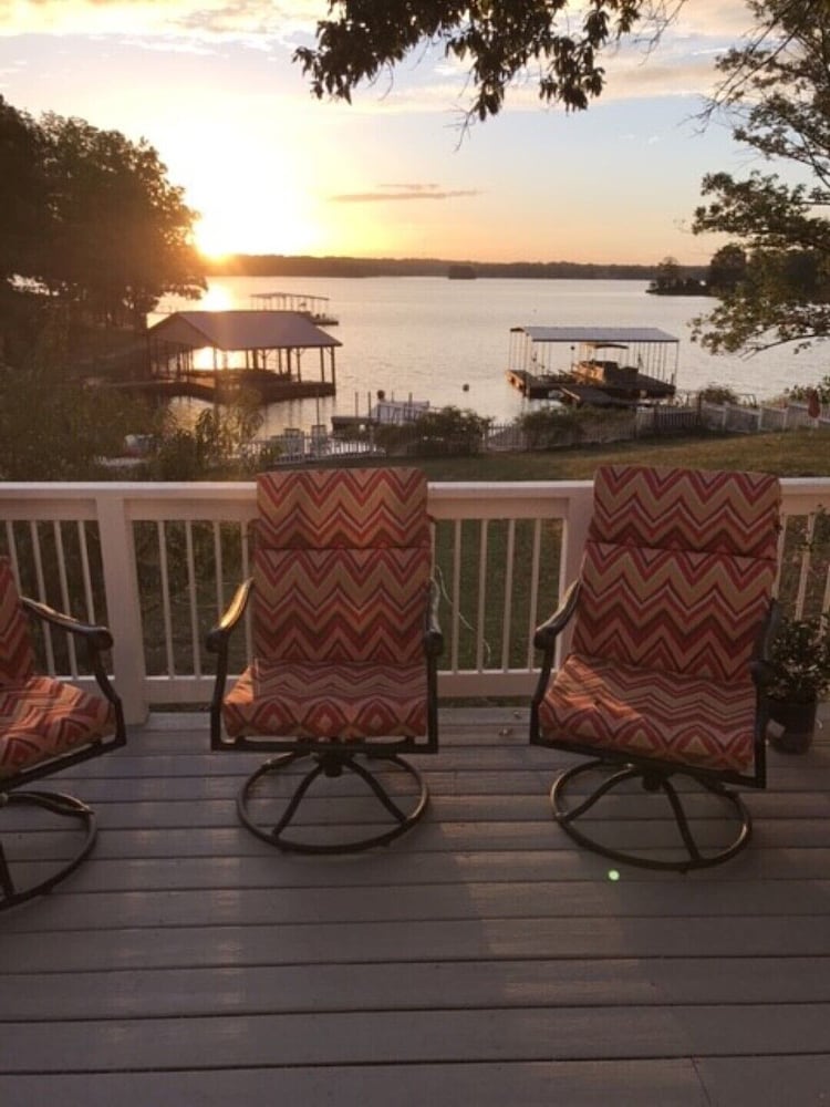 Lake Of Egypt 3 Bedroom, 3 Bath Lake House With A Sand Beach . Sleeps 8 - Ferne Clyffe State Park, Goreville