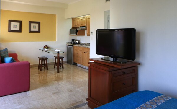 Oceanview One Bedroom,equipped Kit,maid Service,balcony - Puerto Vallarta