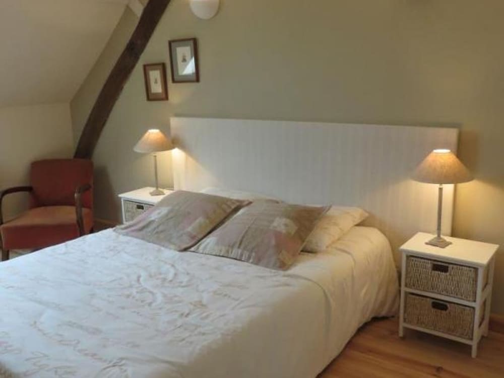 Gite Louroux-de-bouble, 3 Bedrooms, 6 Persons - Auvergne