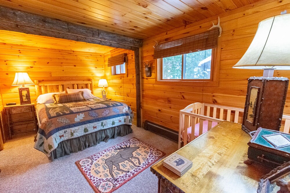 4 Season Fish Cabin Off Lake Colby In Saranac Lake, Furnished With Adk Decor - 薩拉納克湖