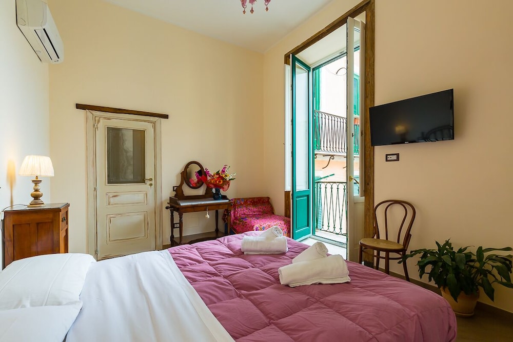 La Casa Di Nonna Lella Traditional Apartment In The Historic Center - Salerno
