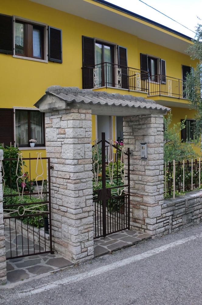 Ester Ferienhaus "Geräumige Wohnung Mit Seeblick" - Limone Sul Garda