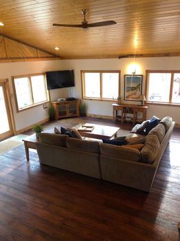 Glen Arbor, MI Holiday Rentals and Airbnb cozycozy