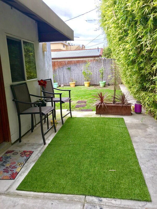 Private, Clean, Roomy Studio Guest House With A Spaciouse Yard. - Hyde Park - Los Angeles
