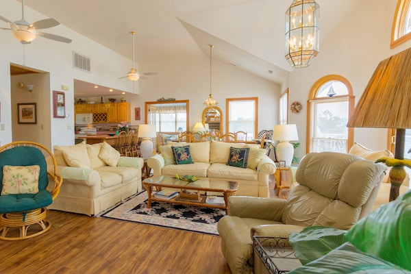 Fab Family Vacation Home. Great Location W\/private Pool, Hot Tub & Foosball - Corolla, NC