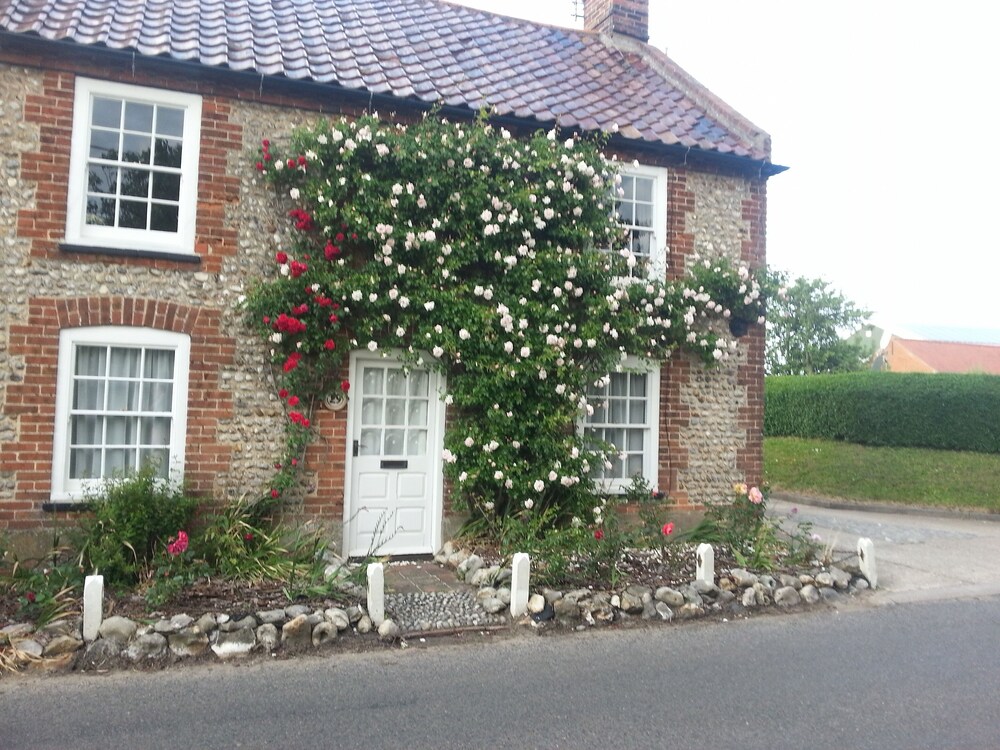Pretty Traditional Brick And Flint Dog Friendly Country Cottage 2 Miles Blakeney - Norfolk