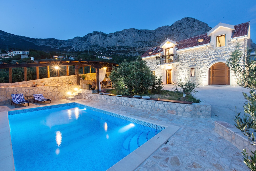 Villa Oliva - Exclusive Gateway, Luxurious Serenity, Stunning Views, Heated Pool - Makarska Riviera