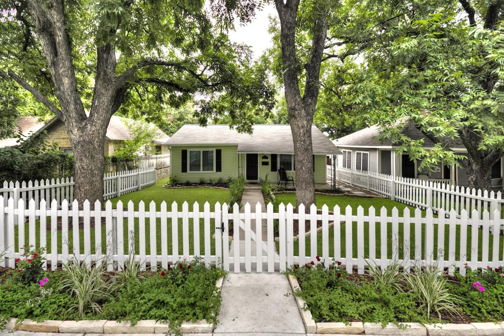 No Home Is More In The Heart Of Soco Than This One! - Austin, TX