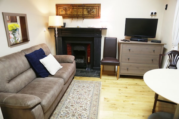 Perfect! For Doing Galway City - Sleeps 2+, Walk Everywhere... - Galway