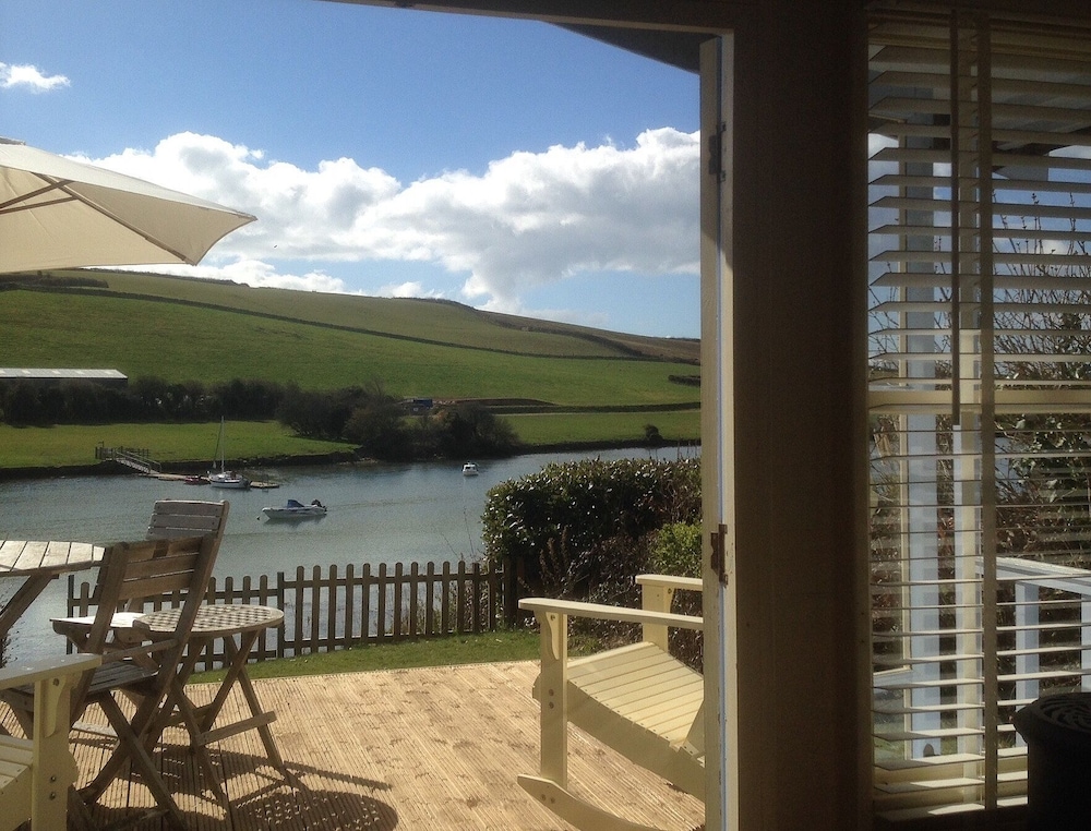 Waterside Cottage Adjacent To Frogmore Creek, Part Of The Salcombe Estuary - Torcross