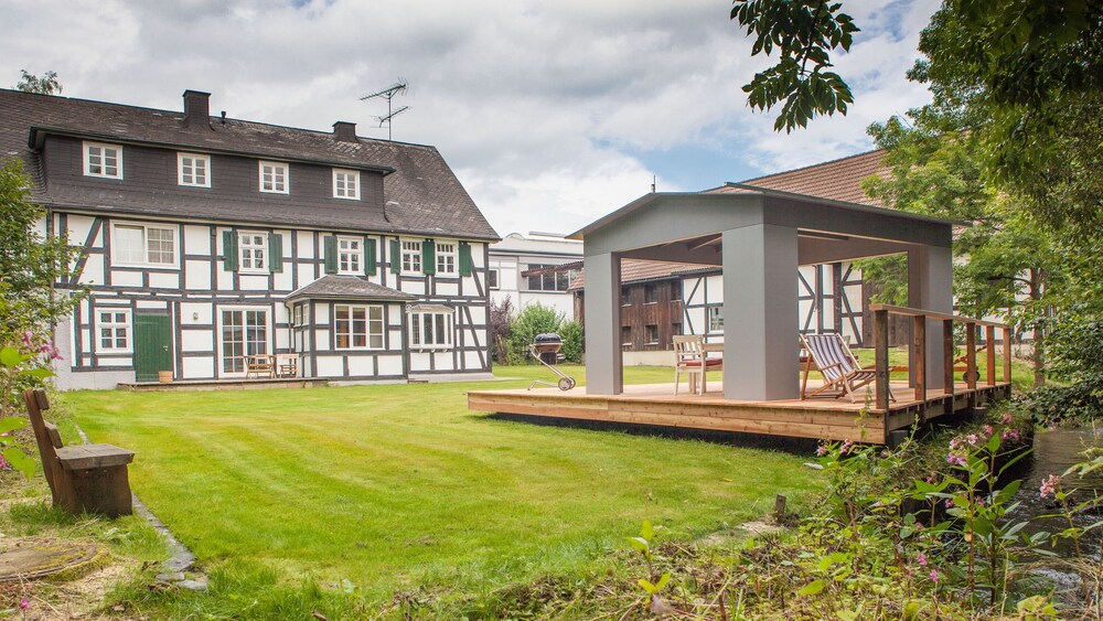 Altes Fachwerkhaus Einer Ehemaligen Wassermühle, 600 Qm Garten - Usseln