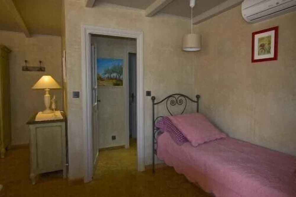 Calm Comfort Sweetness Of Life For 5 People + 1 Baby In A Mas In Provence - Le Castellet