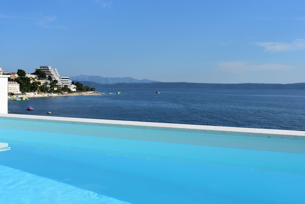 Waterfront, Luxurious Villa, With Jacuzzi Pool And Incredible Views! - Igrane