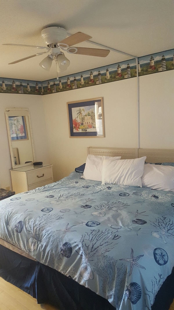 Family-friendly Oceanfront Condo That Has A Pool, Lazy River, And Jacuzzi. - North Myrtle Beach, SC