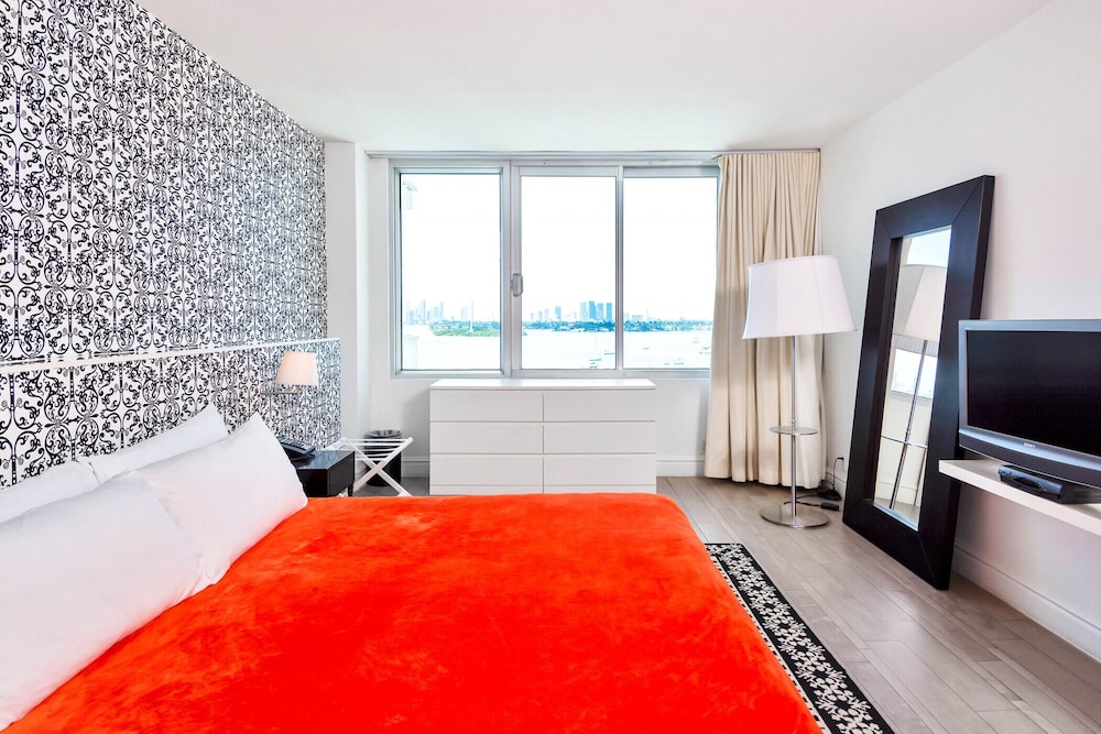 Mondrian 1020 · 1100 Custom Eclectic Artist Suite Bay W/balcony - Miami