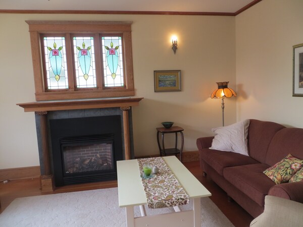 Beautiful 1 Or 2 Bedroom Suite In Victorian Home - Close To The Water - 維多利亞