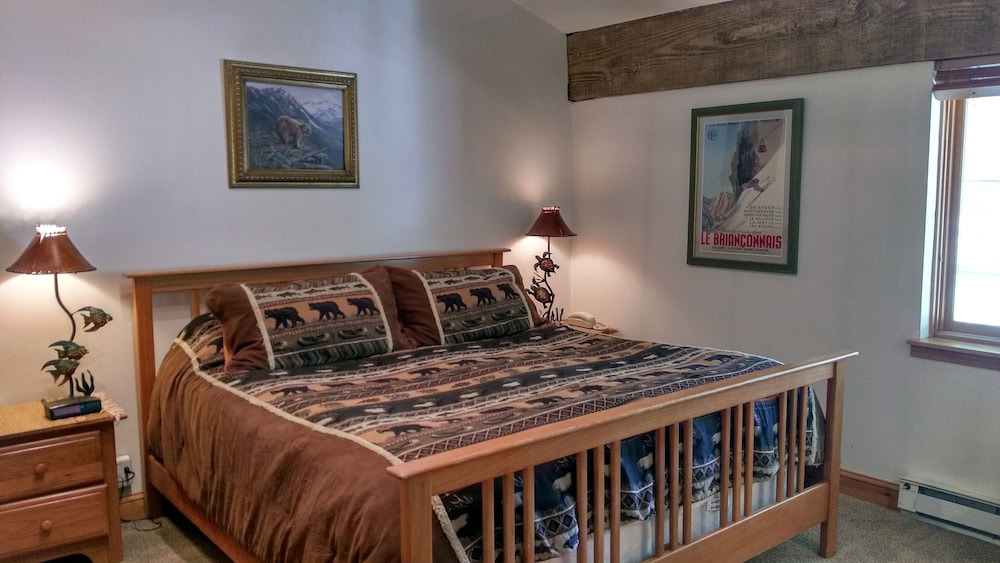 Remodeled Condo W/ Free Wifi, Parking, Heated Pool, Hot Tubs, Skier Shuttles - Beaver Creek, CO