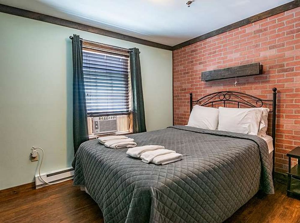 1-bedroom Apartment W/loft (D6), Walk To Main St. - Saranac Lake, NY